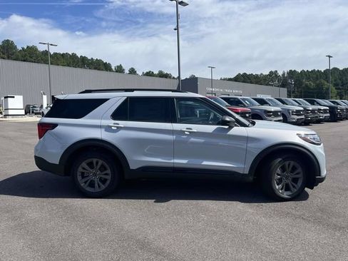 New 2026 Ford Explorer Active w/ Active Comfort Package AWD/4WD image 2