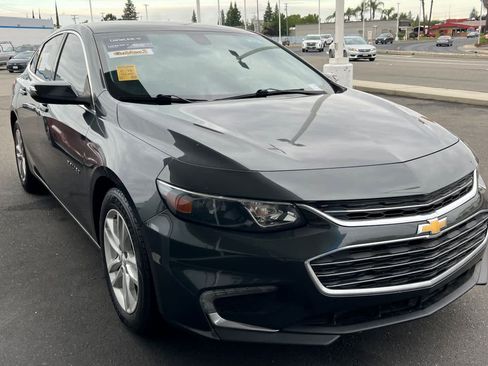Used 2018 Chevrolet Malibu LT FWD image 3