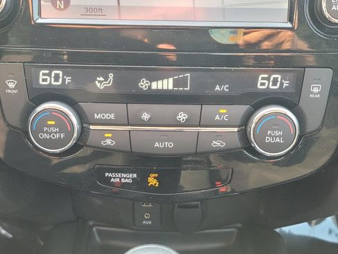 Used 2016 Nissan Rogue SV w/ SV Premium Package AWD/4WD image 25