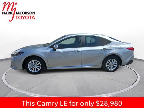 Used 2025 Toyota Camry LE w/ Convenience Package image 14
