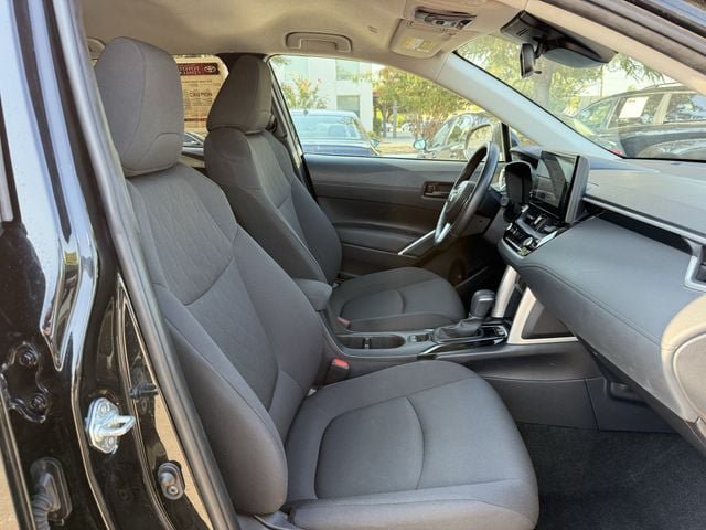 Used 2025 Toyota Corolla Cross LE FWD image 31