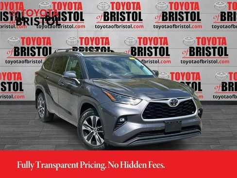 Used 2021 Toyota Highlander XLE AWD/4WD image 1