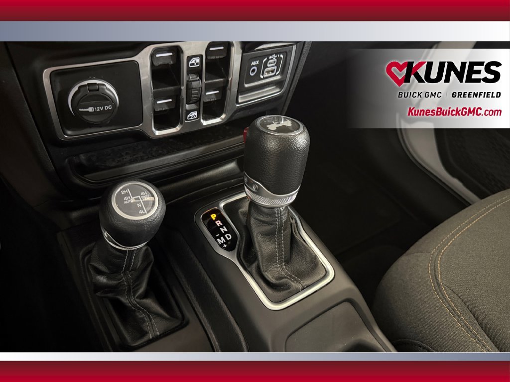 Used 2024 Jeep Wrangler Unlimited Sahara AWD/4WD image 30
