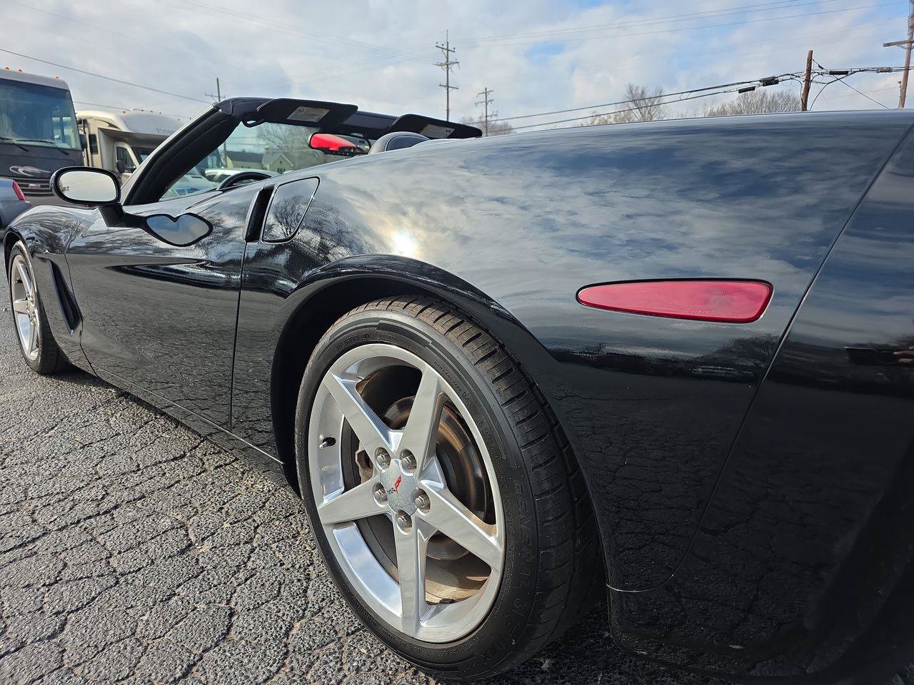 Used 2005 Chevrolet Corvette Convertible w/ Preferred Equipment Group RWD image 30