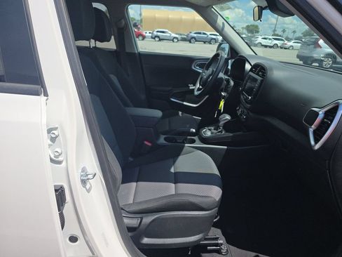 Used 2024 Kia Soul LX w/ Option Group 015 FWD image 5