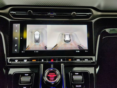 Used 2025 Aston Martin V8 Vantage Coupe image 12