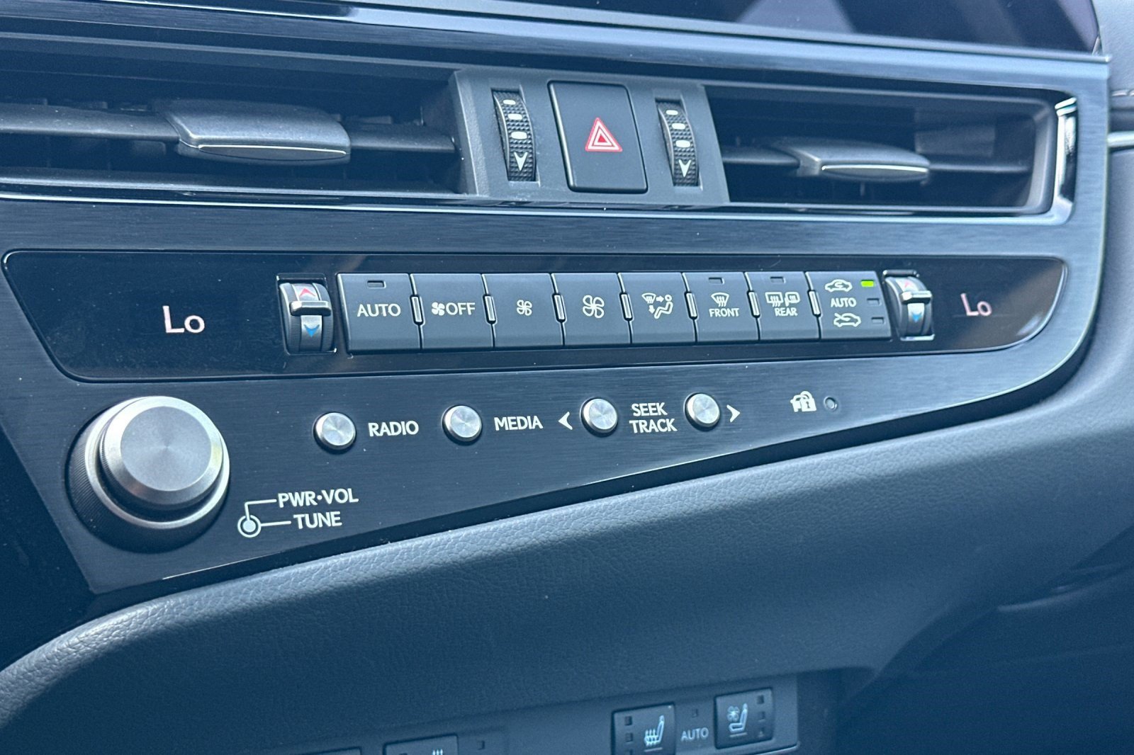 Certified 2025 Lexus ES 300h w/ Premium Package FWD image 29