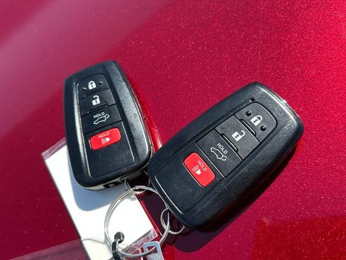 Used 2021 Toyota RAV4 Limited AWD/4WD image 29
