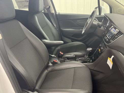 Used 2022 Buick Encore Preferred w/ Safety Package image 21