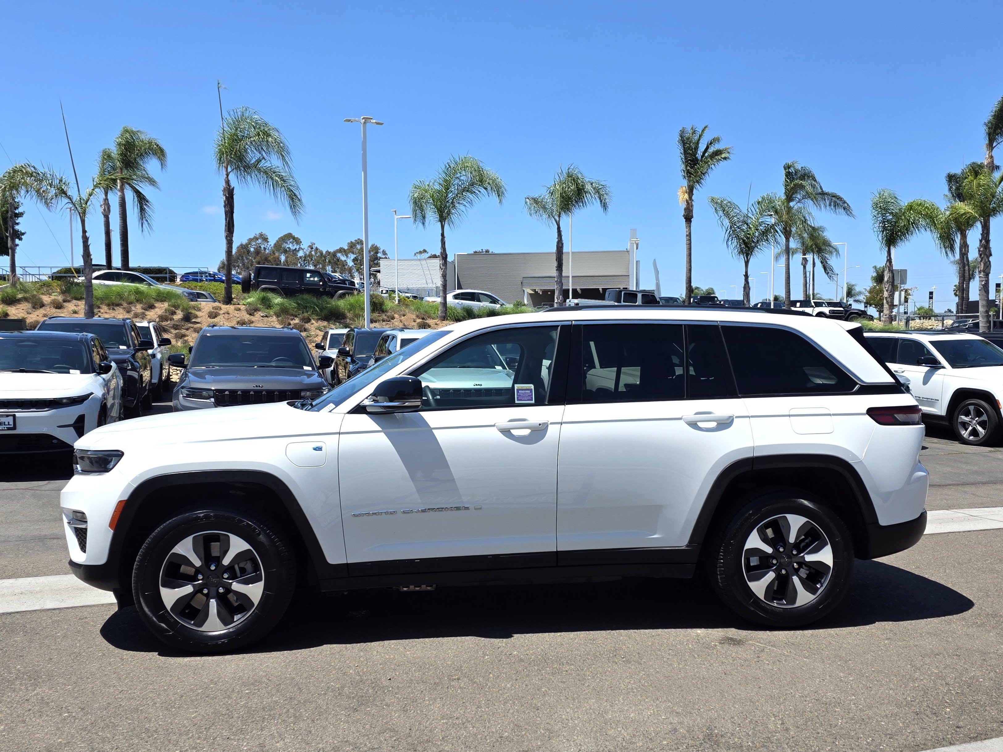Certified 2024 Jeep Grand Cherokee Limited 4xe AWD/4WD image 2