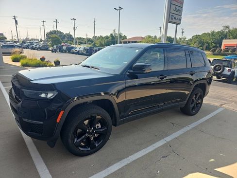 Used 2024 Jeep Grand Cherokee L Limited w/ Black Appearance Package AWD/4WD image 2