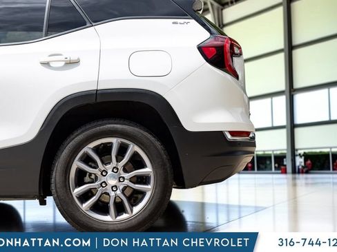 Used 2023 GMC Terrain SLT FWD image 31