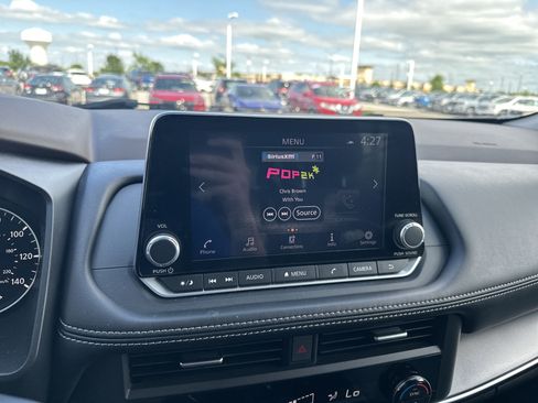 Used 2023 Nissan Rogue SV AWD/4WD image 17