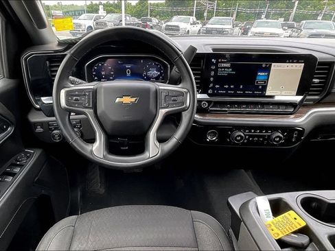 Used 2023 Chevrolet Silverado 1500 LT AWD/4WD image 6