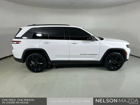 Used 2024 Jeep Grand Cherokee Limited w/ Black Appearance Package AWD/4WD image 5