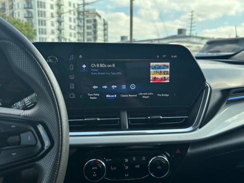 Used 2025 Chevrolet Trax LT FWD image 16