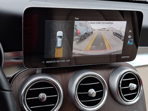 Used 2022 Mercedes-Benz GLC 300 4MATIC image 18