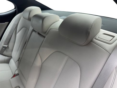 Used 2025 Genesis G70 2.5T image 35