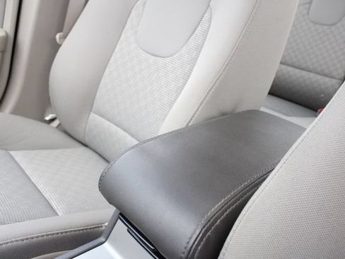 Used 2010 Ford Fusion SE FWD image 17