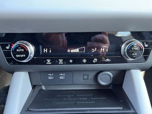 New 2025 Mitsubishi Outlander SE image 25