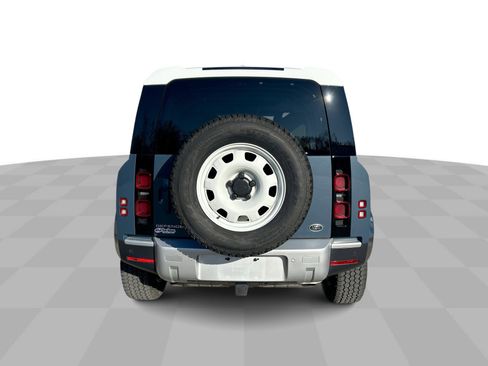 Used 2022 Land Rover Defender 110 S image 8