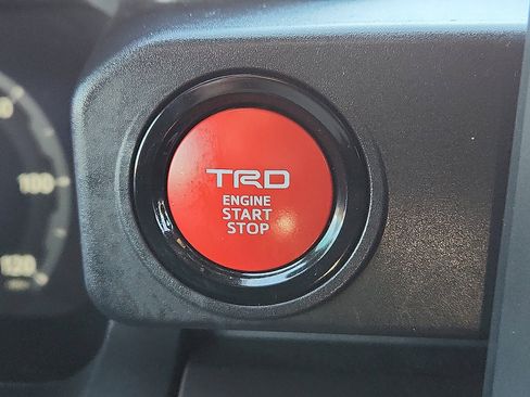 Used 2025 Toyota Tacoma TRD Sport image 16