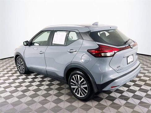 Used 2021 Nissan Kicks SV image 6