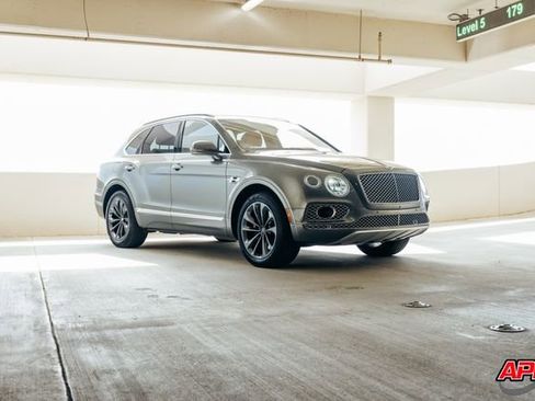 Used 2017 Bentley Bentayga image 55