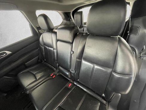 Used 2017 Nissan Pathfinder Platinum image 11