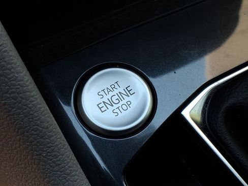 Certified 2023 Volkswagen Tiguan SE R-Line image 34