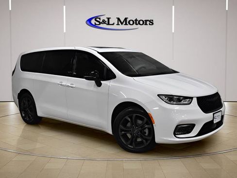 New 2026 Chrysler Pacifica Select AWD/4WD image 8