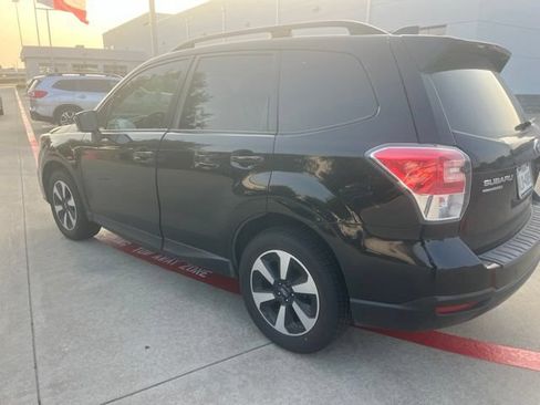 Used 2018 Subaru Forester 2.5i Premium w/ All-Weather Package AWD/4WD image 4