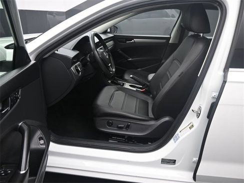 Used 2022 Volkswagen Passat 2.0T SE image 33