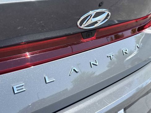 Used 2023 Hyundai Elantra SEL FWD image 11