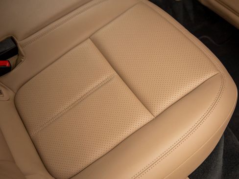 Certified 2021 Porsche Macan image 38