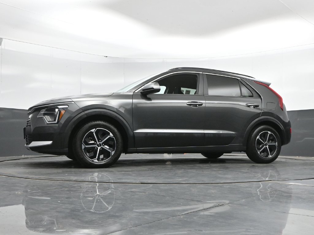 Used 2025 Kia Niro LX FWD image 45