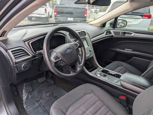 Used 2020 Ford Fusion SE FWD image 12