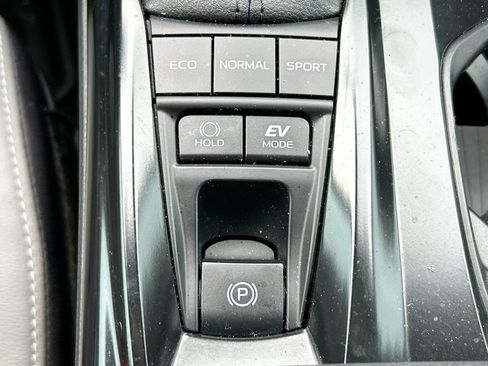 Used 2025 Toyota Camry SE FWD image 34