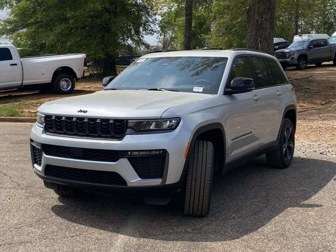 New 2026 Jeep Grand Cherokee Limited w/ Limited Altitude Package RWD image 3