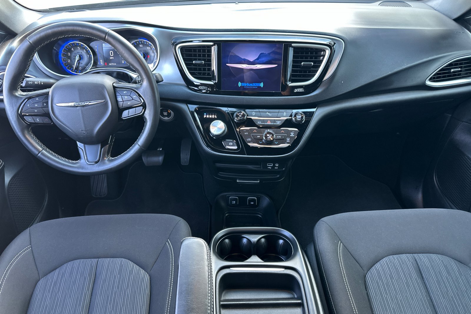 Used 2020 Chrysler Pacifica Touring w/ S Appearance Package FWD image 13
