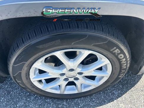 Used 2016 Jeep Cherokee Latitude w/ Comfort/Convenience Group FWD image 10