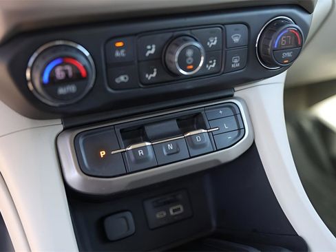 Used 2021 GMC Acadia Denali w/ Denali Technology Package image 19