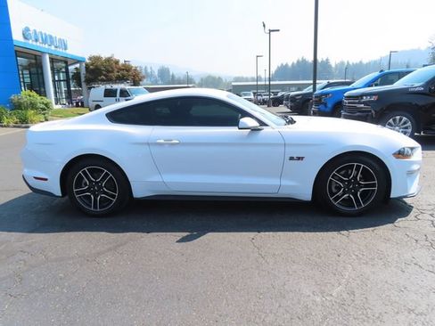 Used 2018 Ford Mustang Coupe RWD image 9