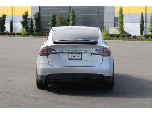 Used 2018 Tesla Model X 75D AWD/4WD image 3