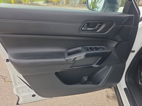 Used 2024 Nissan Pathfinder S AWD/4WD image 19