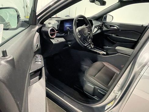 Used 2024 Chevrolet Trax RS image 17
