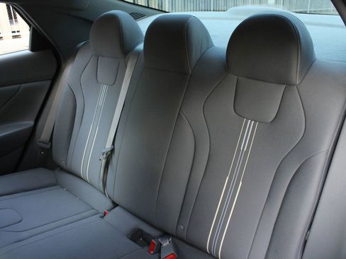 Used 2023 Hyundai Elantra SEL w/ Convenience Package FWD image 16