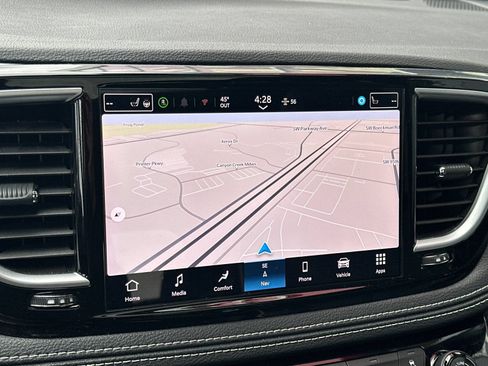Used 2026 Chrysler Pacifica Limited AWD/4WD image 18