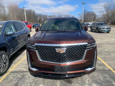 Used 2023 Cadillac Escalade Premium Luxury image 3