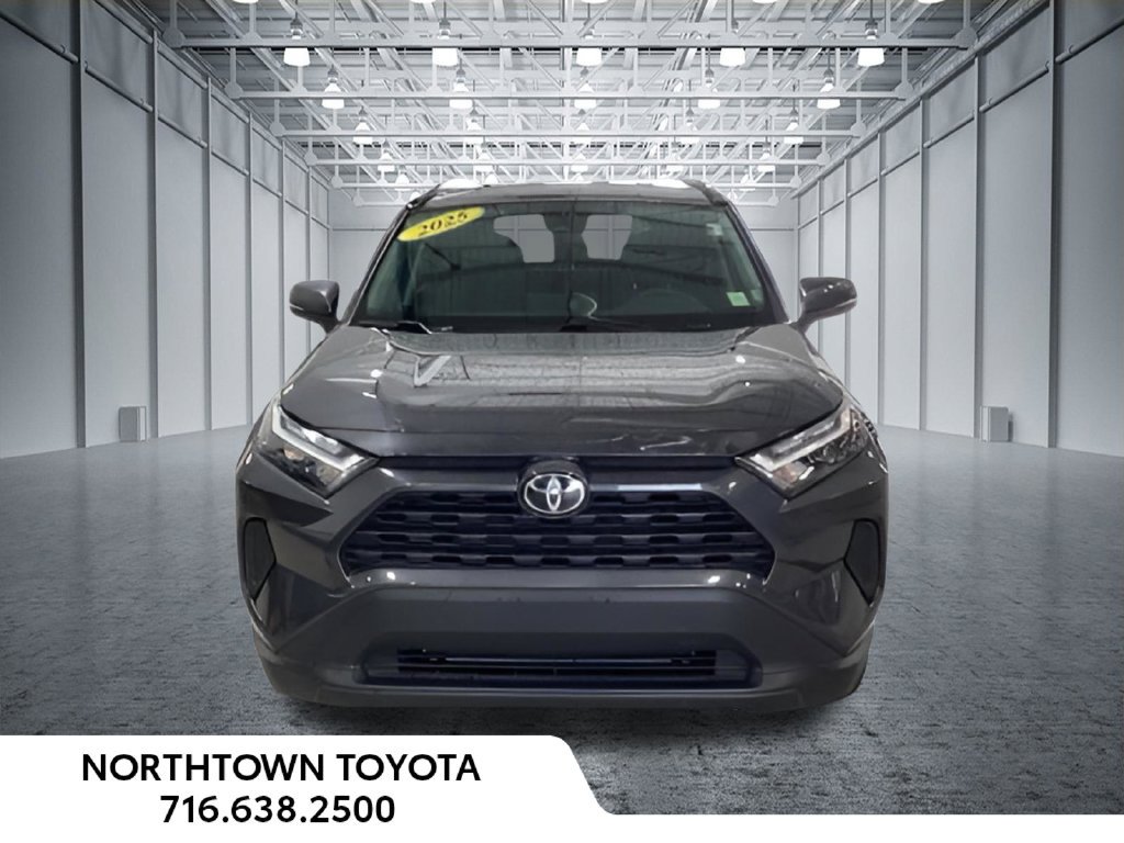 Used 2025 Toyota RAV4 XLE AWD/4WD image 2